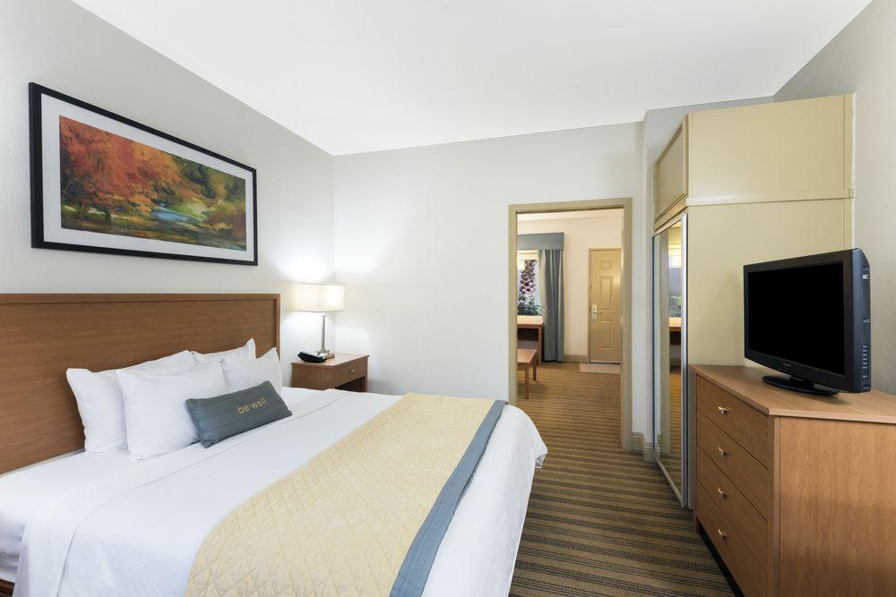 Comfort Suites Baton Rouge South I-10 Exterior photo