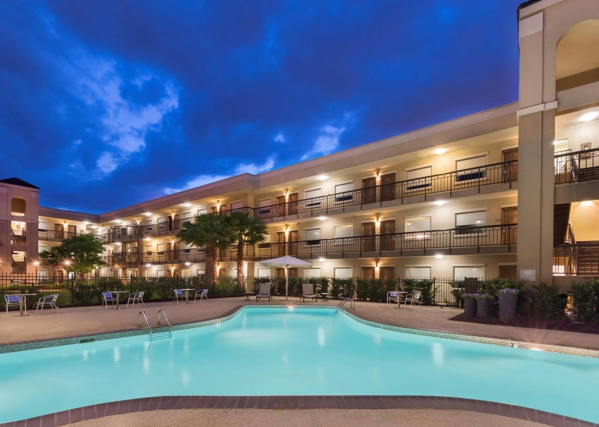 Comfort Suites Baton Rouge South I-10 Exterior photo